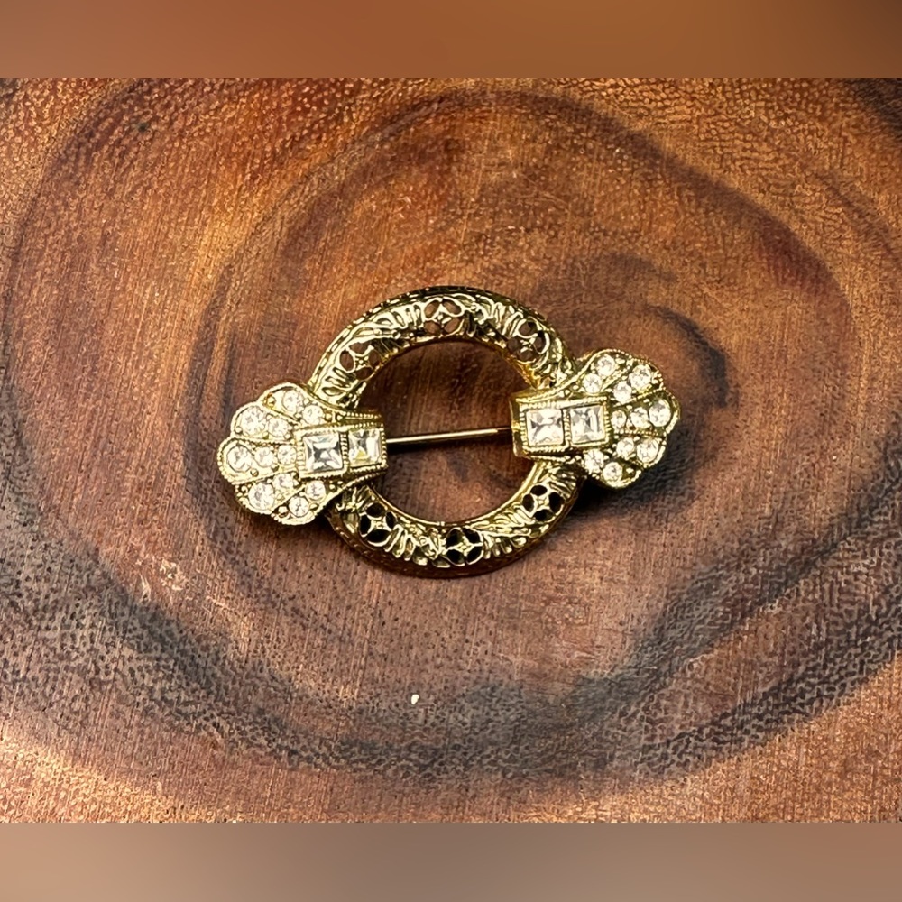 VINTAGE gold art deco filigree crystal circle brooch